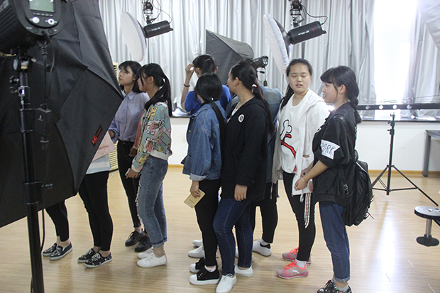 學(xué)校組織開展全國(guó)職業(yè)教育活動(dòng)周校園開放日活動(dòng)